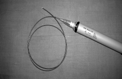 Фото: гибкий катетер-проводник с ультразвуковым датчиком в проксимальном его конце для эндолюминальной ультрасонографии